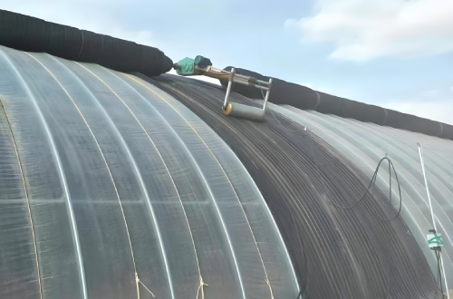 Vegetable greenhouse roller shutter machine.png